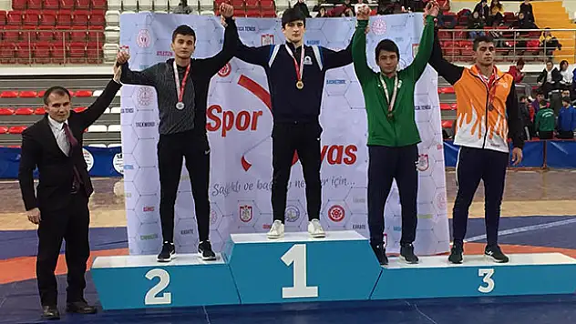 Büyükşehir Belediyesporlu sporcular göz dolduruyor