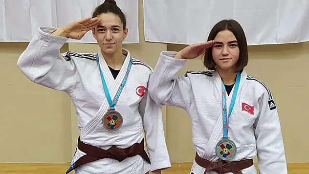 Büyükşehir'den çifte madalya