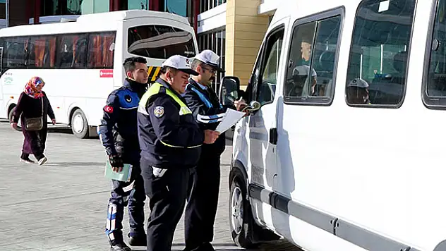 Büyükşehir'den okul servis araçlarına denetim