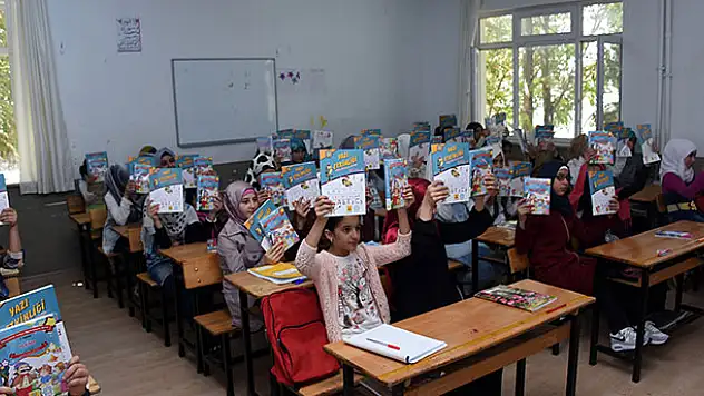 Büyükşehir'den Suriyeli öğrencilere 3 bin kitap