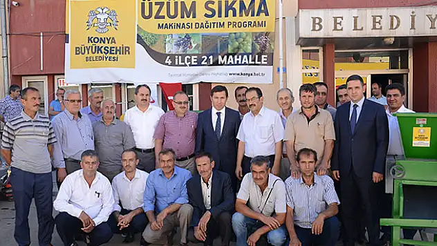 Büyükşehir'den üzüm üreticisine üzüm sıkma makinesi