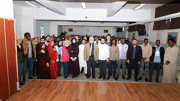 Büyükşehir Gençlik Meclisi uluslararası öğrencileri Konyalı gençlerle buluşturuyor
