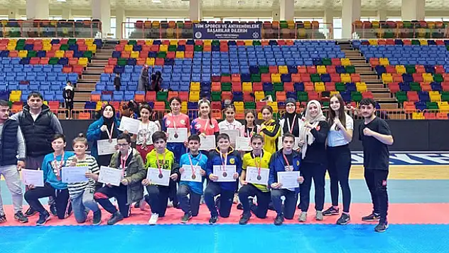 Büyükşehir madalyaları topladı