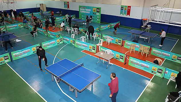 Büyükşehir'in 'Kurumlar Arası Masa Tenisi Turnuvası' başladı
