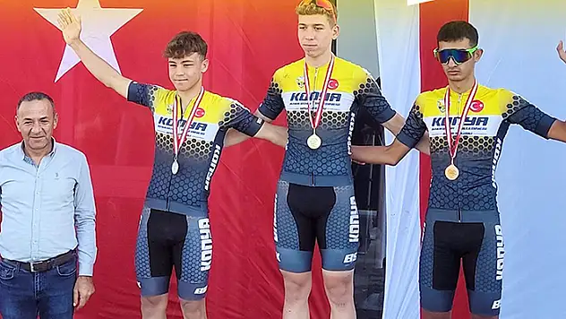 Büyükşehirli pedallar kürsüde
