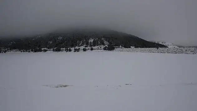 Buz Tutan Göletlerde Kartpostallık Manzaralar