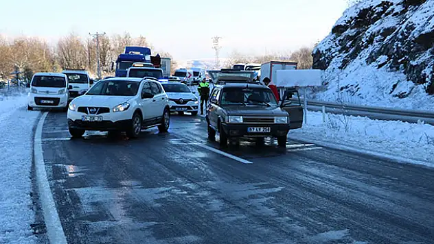 Buzda dans! Sürücülerin imdadına diğer sürücüler yetişti