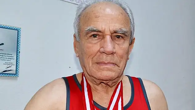 By-passlı 81'lik atletten 2 rekor daha