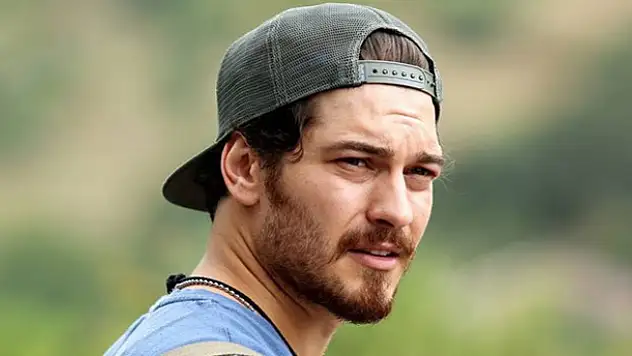 Çağatay Ulusoy'un dizisinin senaristi değişti!