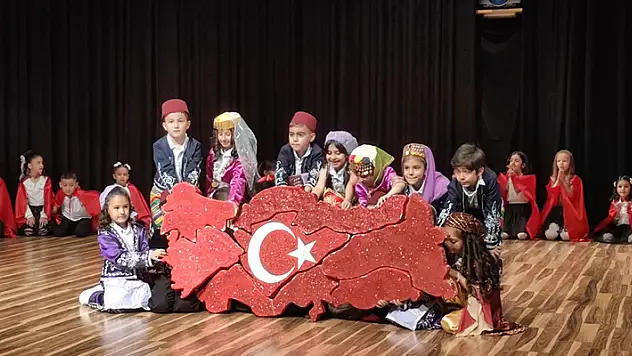 Cahit Zarifoğlu İlkokulundan unutulmaz yıl sonu etkinliği
