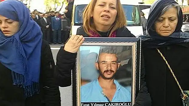 Çakıroğlu'nun annesi oğlunun fotoğrafını elinden düşürmedi