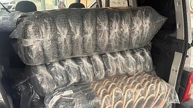Çaldığı araçla yakalandı! İçinden 200 çift çalıntı terlik çıktı
