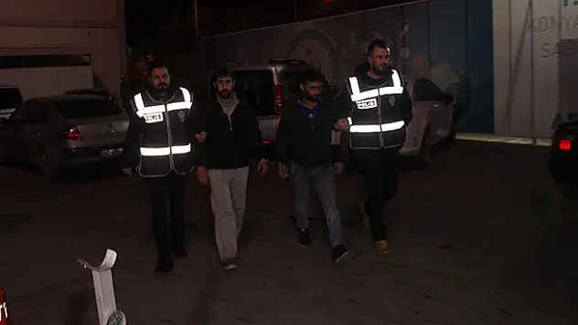 Çaldıkları motosikleti itelerken suçüstü yakalandılar