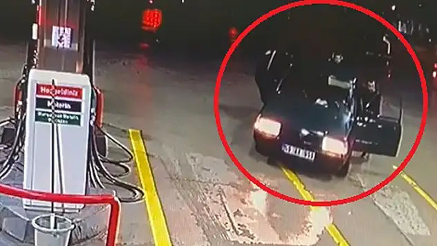 Çaldıkları otomobili, yakıtı bitince iterek götürdükleri akaryakıt istasyonunda yakalandılar

