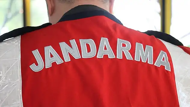 Çalıntı boruyu arazilerine yerleştirirken suçüstü yakalandılar
