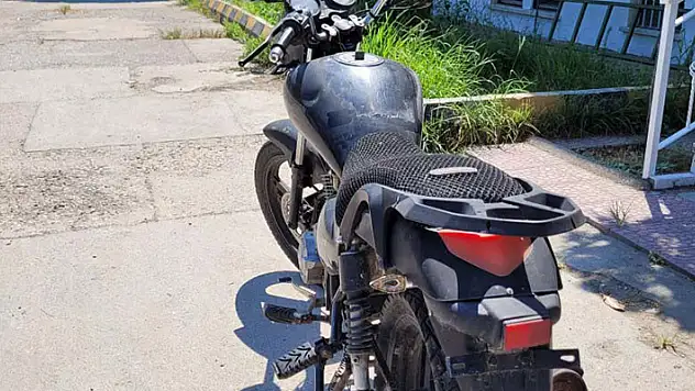 Çalıntı motosiklet, 8 yıl sonra bulunarak sahibine teslim edildi

