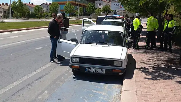 Çalıntı otomobille kaçan üniversiteli 100 kilometre sonra Konya'da polise yakalandı
