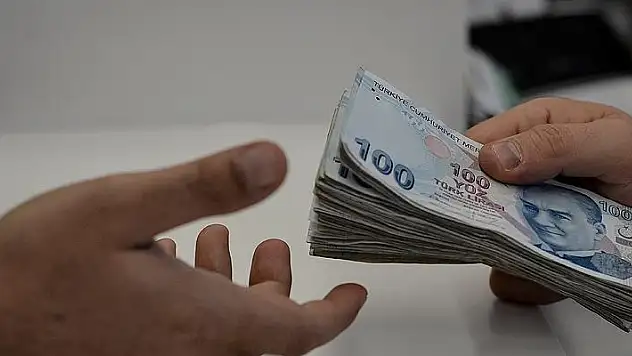 Çalışan emeklilere 5 bin lira düzenlemesi yılbaşından önce yasalaşacak
