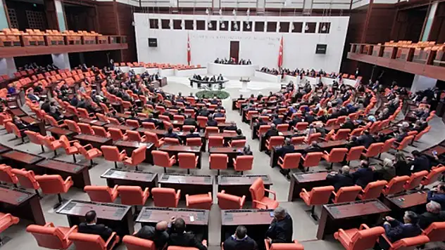 Çalışan emeklilere 5 bin TL ödenmesini içeren teklif, Plan ve Bütçe Komisyonu'nda kabul edildi
