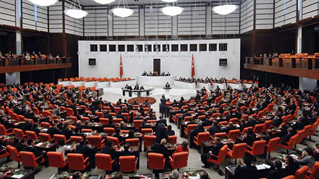 Çalışan herkesi ilgilendiriyor… O yasa Meclis'ten geçti
