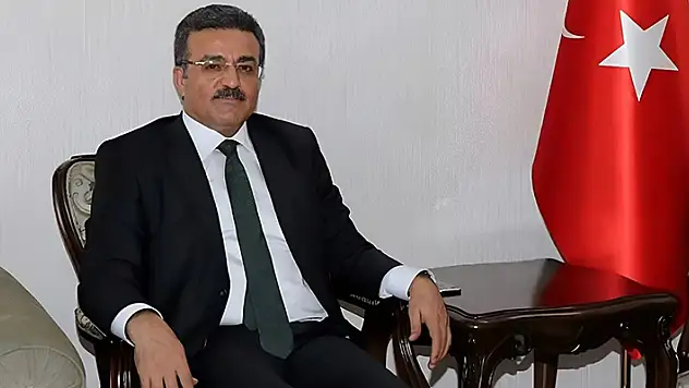 Çalışma ve Sosyal Güvenlik Bakan Yardımcısı Faruk Özçelik kimdir?