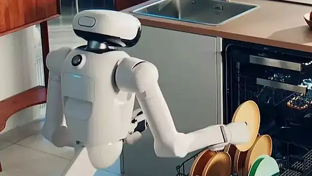 Çamaşır, bulaşık yıkayan, yemek yapabilen ev robotu tanıtıldı