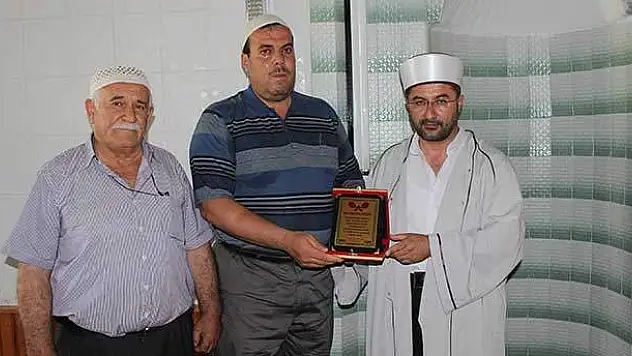 Cami cematinden imama plaket