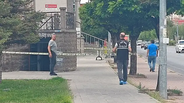 Cami tuvaletinde bıçaklı kavga: 1 ağır yaralı