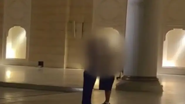 Camide uygunsuz hareketlerde bulunan 2 turist için 1 yıla kadar hapis istemi