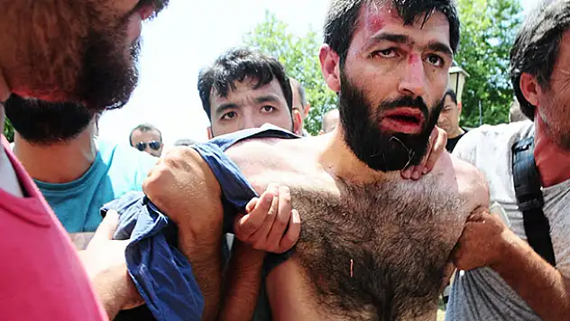Camideki eylemcinin üzerinden el yapımı bomba çıktı