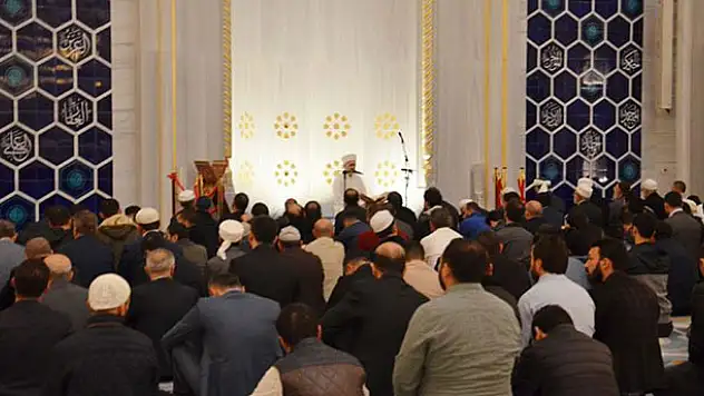 Camilerde Fetih Suresi okundu, dualar edildi