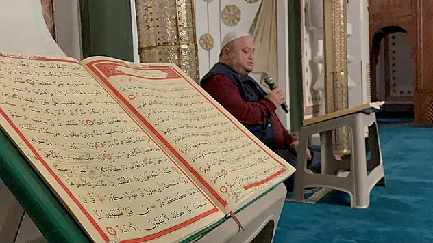 Camilerde Filistin'e destek için Fetih Suresi okundu
