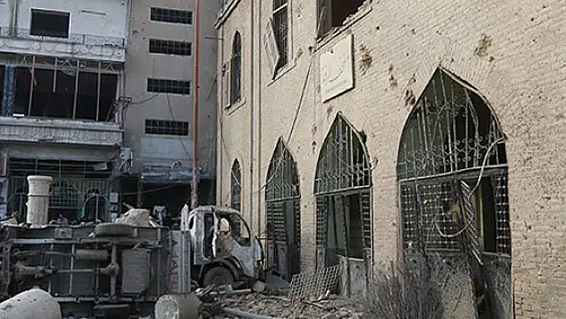 Camiye hava saldırısı