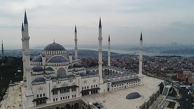 Çamlıca Camisi'nde ilk ezan okundu