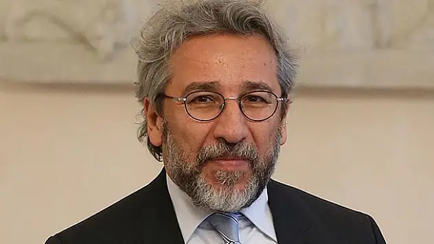Can Dündar hakkında kırmızı bülten!