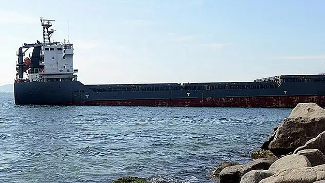 Çanakkale Boğazı'nda yük gemisi karaya oturdu