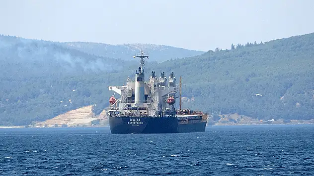 Çanakkale Boğazı'nda yük gemisi arıza yaptı