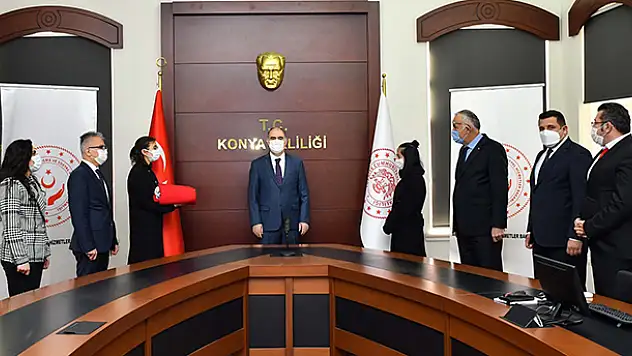 Çanakkale'de 18 Mart'ta göndere çekilecek ay yıldızlı bayrak Konya'dan yola çıkarıldı