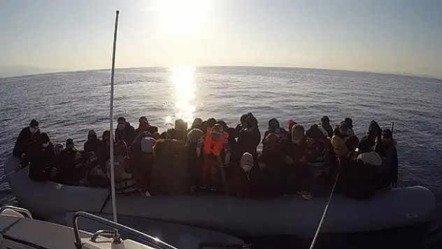 Çanakkale'de 54 sığınmacı kurtarıldı