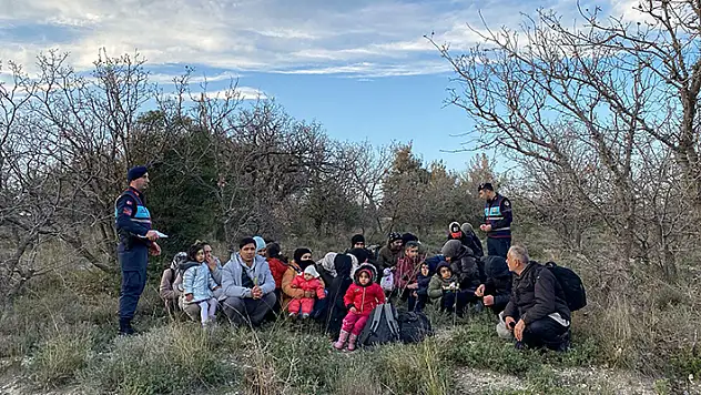 Çanakkale'de 75 kaçak ile 5 organizatör yakalandı
