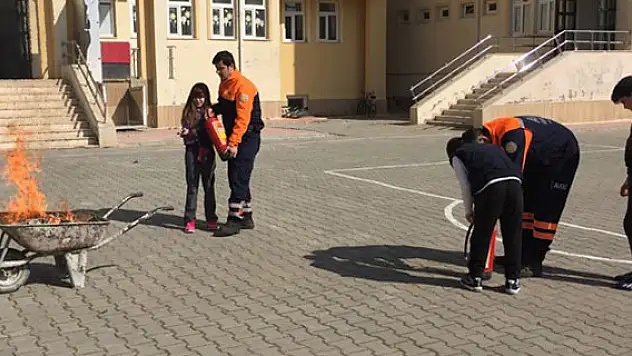 Çanakkale'de AFAD okullara eğitim verdi