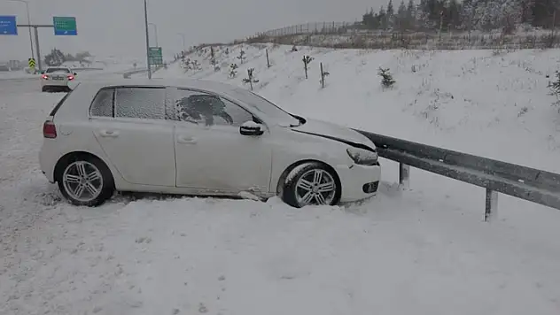 Çanakkale'de kar yağışı ulaşımı güçleştiriyor: 46 köy yolu kapandı
