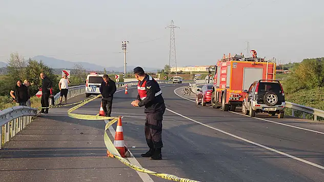 Çanakkale'de motosiklet, bariyerlere çarptı: 2 ölü
