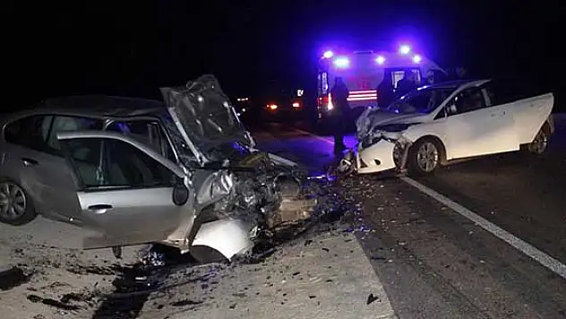 Çanakkale'de otomobiller çarpıştı