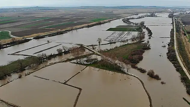 Çanakkale'de su altında kalan tarlalar, dron ile görüntülendi

