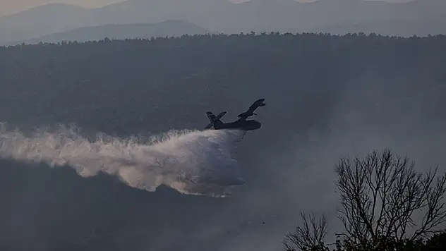 Çanakkale'deki orman yangınına 7 uçak ve 22 helikopterle müdahale sürüyor
