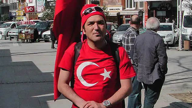 Çanakkale'deki şehitlerin anısına yürüyor