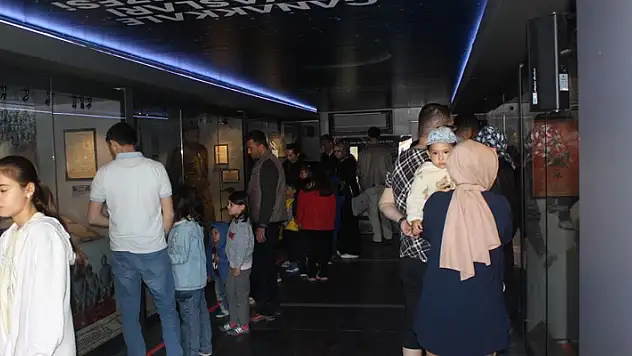 Çanakkale Savaşları Mobil Müze Tırı Karapınar'da ziyaretçileriyle buluştu
