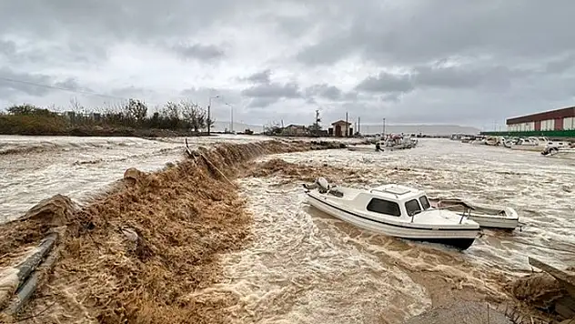 Çanakkale ve Bodrum'u şiddetli sağanak vurdu!
