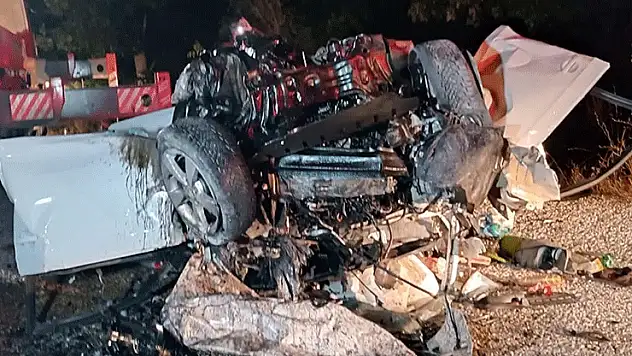 Çanakkale'de iki otomobilin çarpıştığı kazada ölen 6 kişinin kimlikleri belirlendi